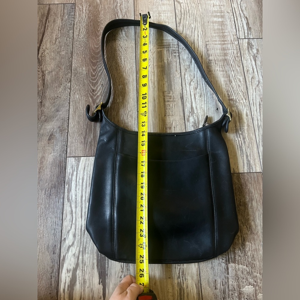 Vintage Coach Medium Slim Duffle Sac in Black Leather - Picture 16 of 16